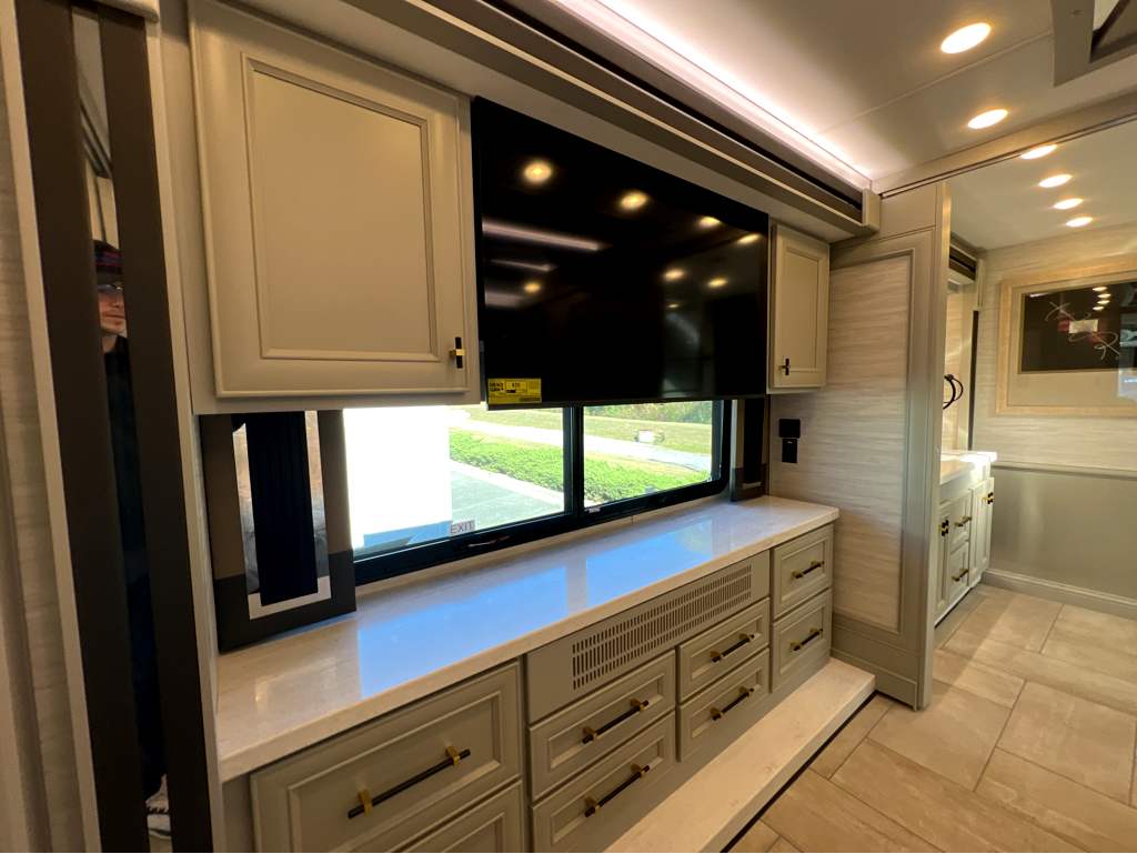 2026 TIFFIN ALLEGRO BUS 45 OPP - Image 60