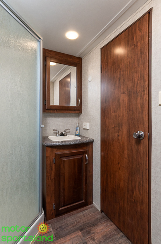 2014 Keystone Laredo 3325TG - Image 23