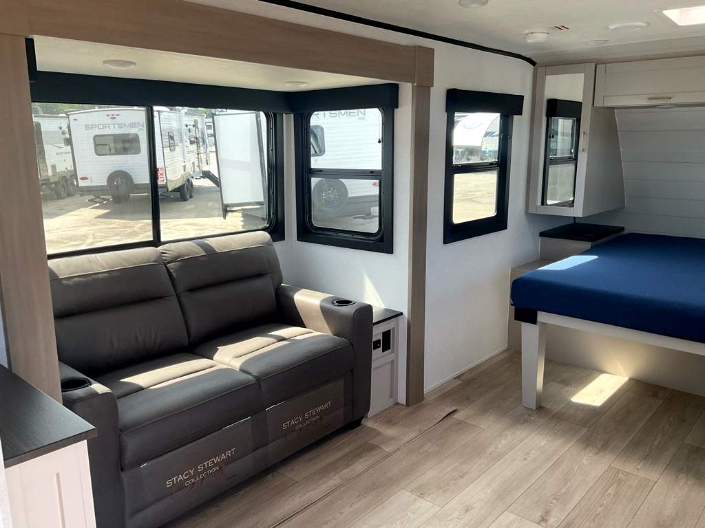 2027 JAYCO Jay Feather 18RBF - Image 7