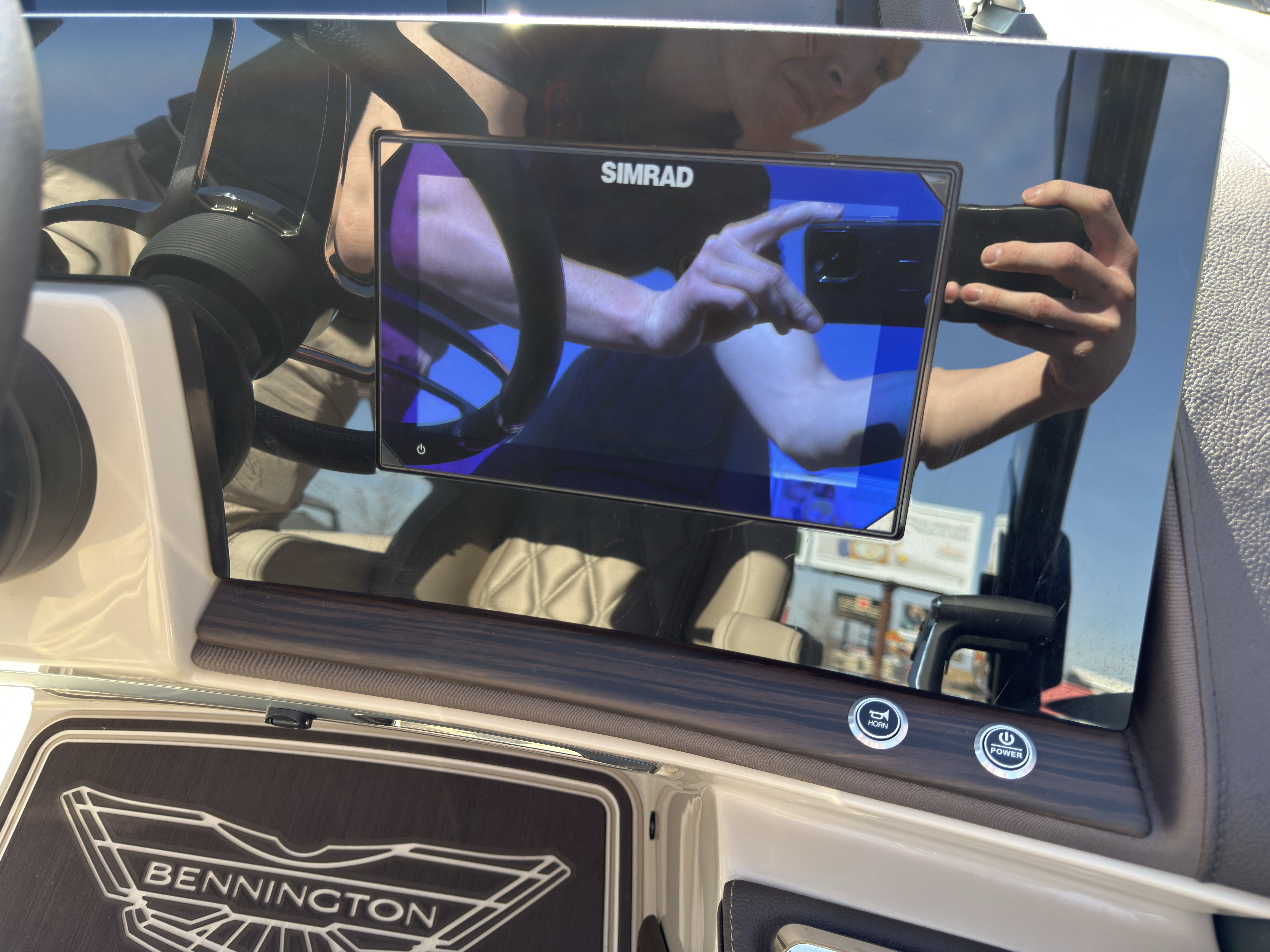 2026 Bennington 25QXSBA 425HP V10 Tritoon Pontoon - Image 62
