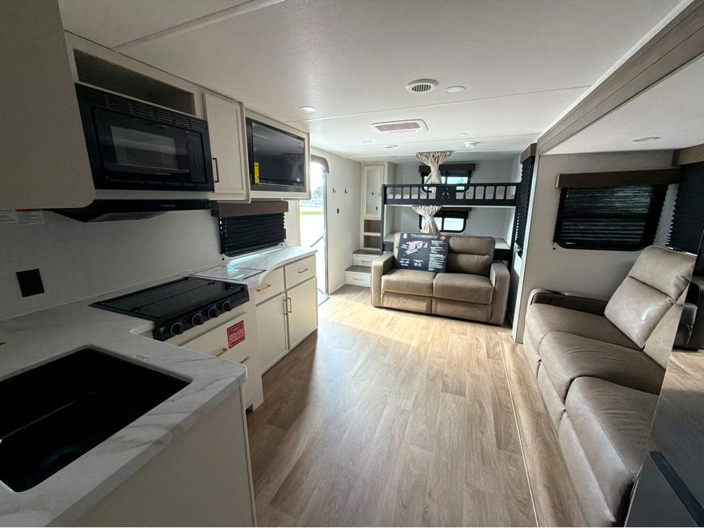 2027 GRAND DESIGN TRANSCEND 265BHT - Image 17