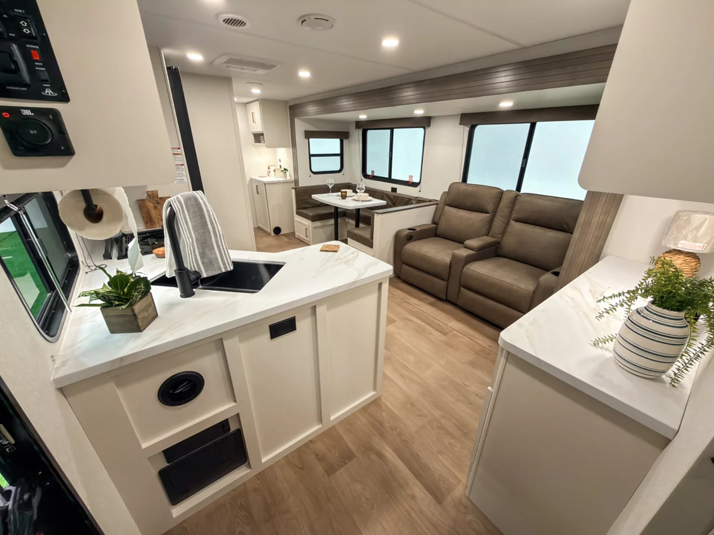 2027 Grand Design TRANSCEND 345DQT - Image 8