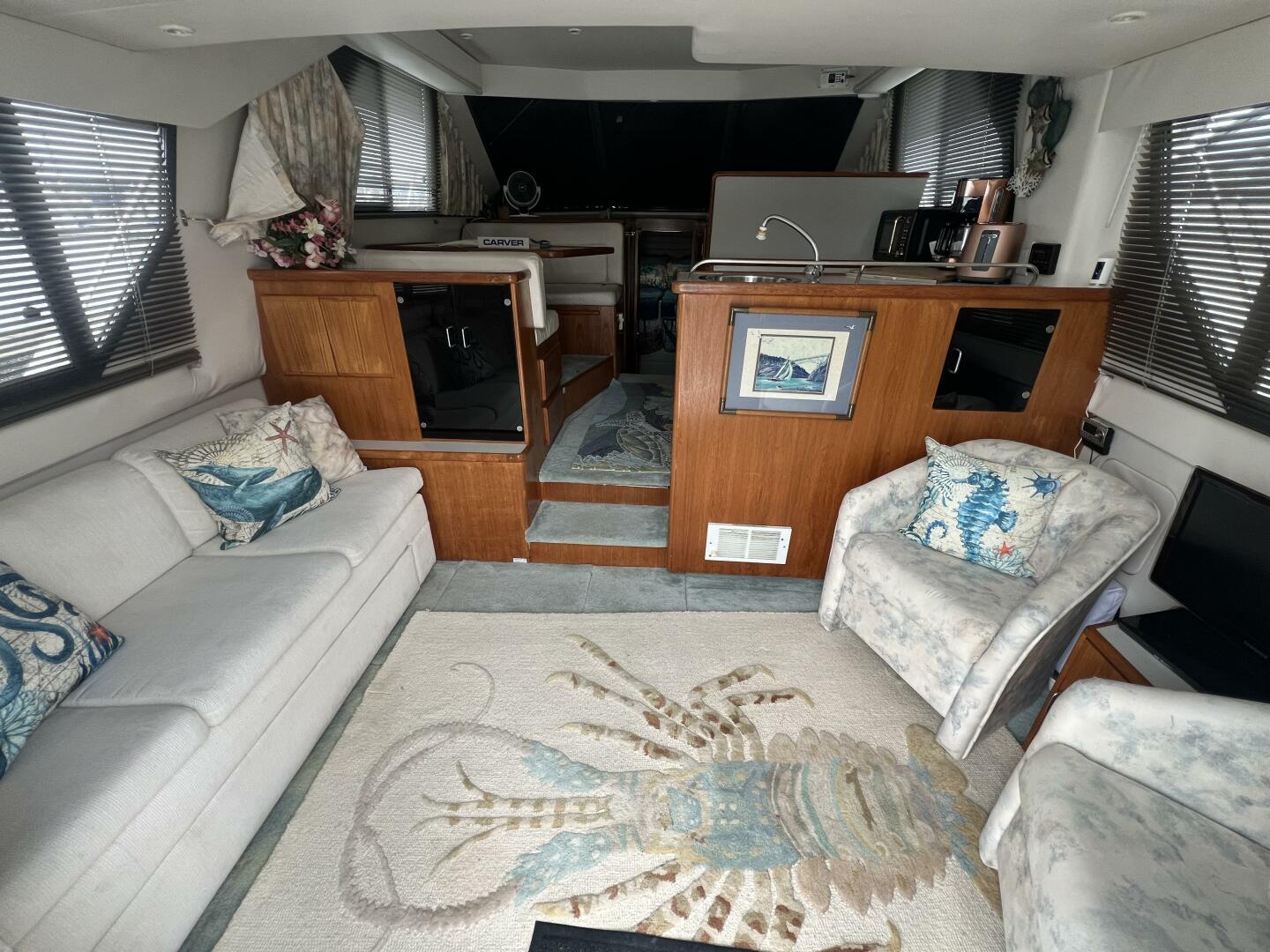 1994 Carver 370 Voyager - Image 7