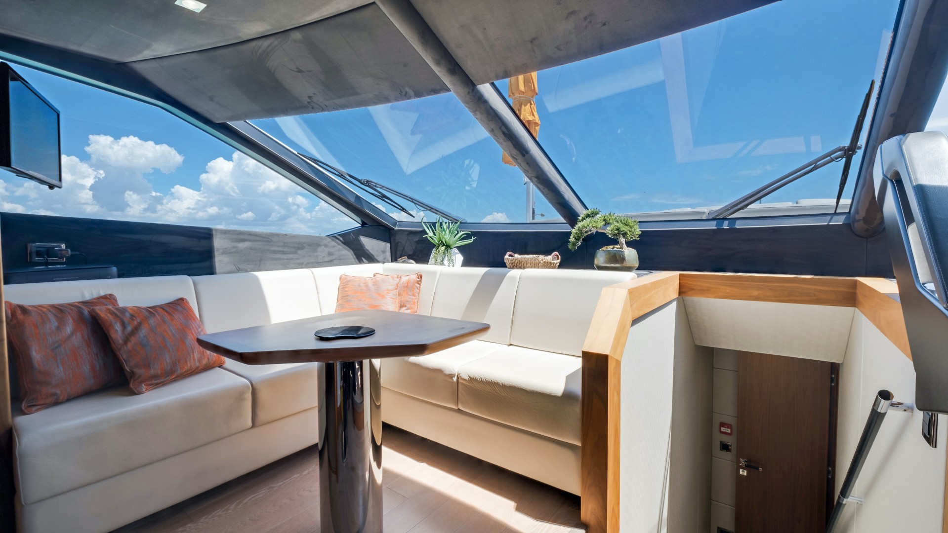 2018 Sunseeker 86 Yacht - Image 29