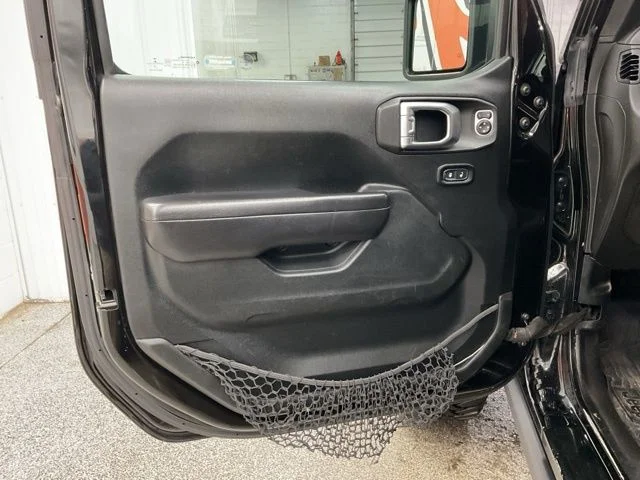 2020 Jeep Gladiator Crew Cab Rubicon 4WD - Image 10