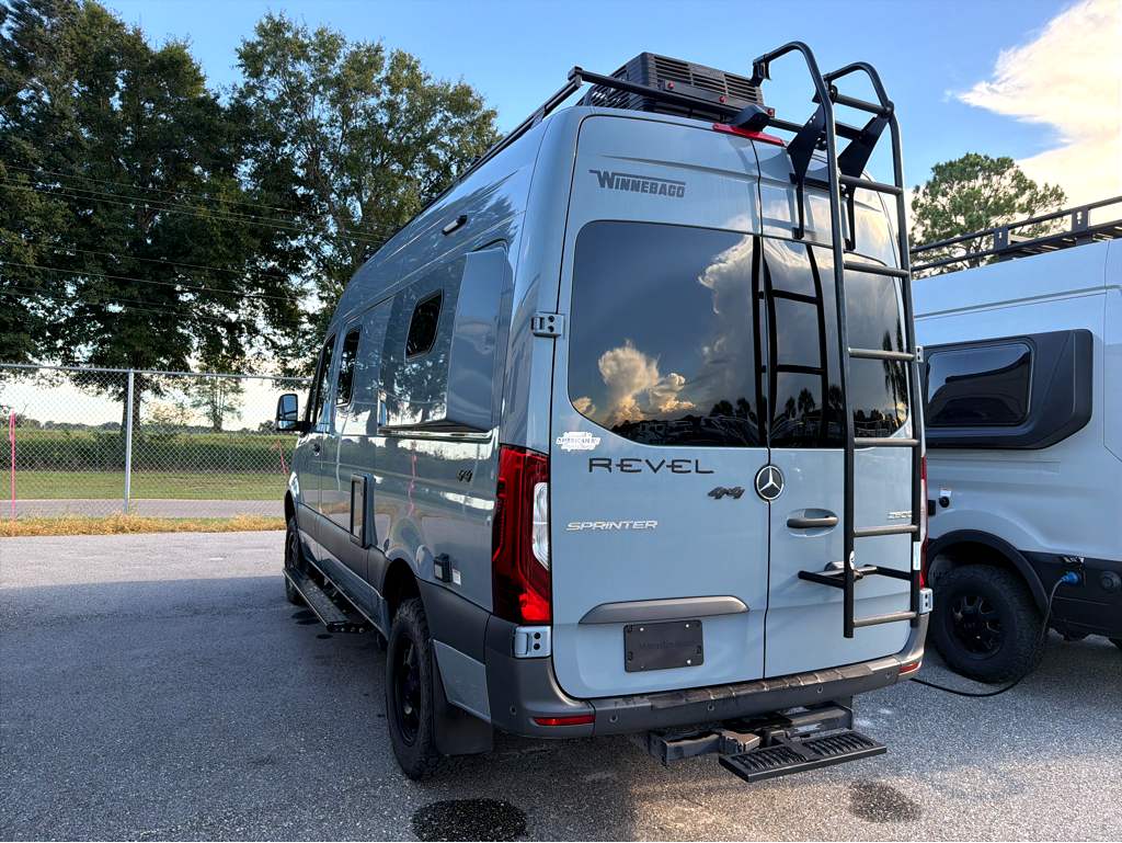 2023 WINNEBAGO REVEL 44E - Image 4