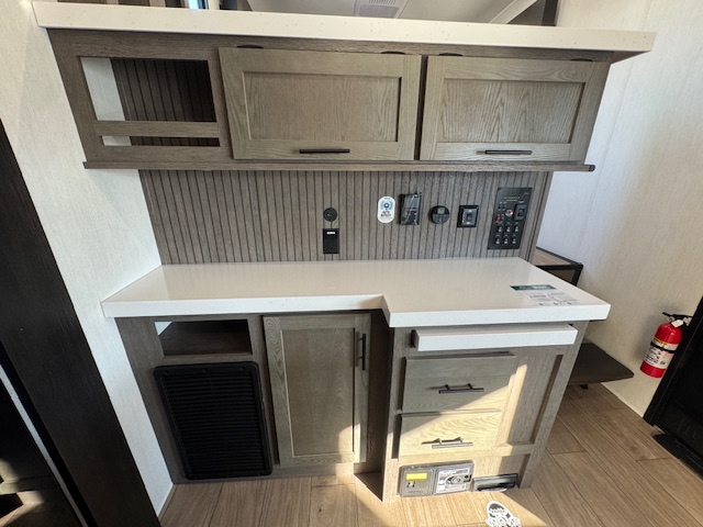 2026 CHEROKEE ARCTIC WOLF 3950 SUITE - Image 22