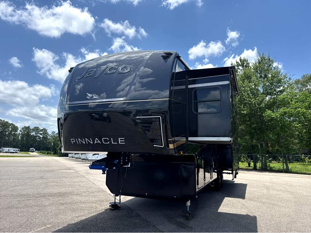 2027 JAYCO PINNACLE 32RLTS - Image 2