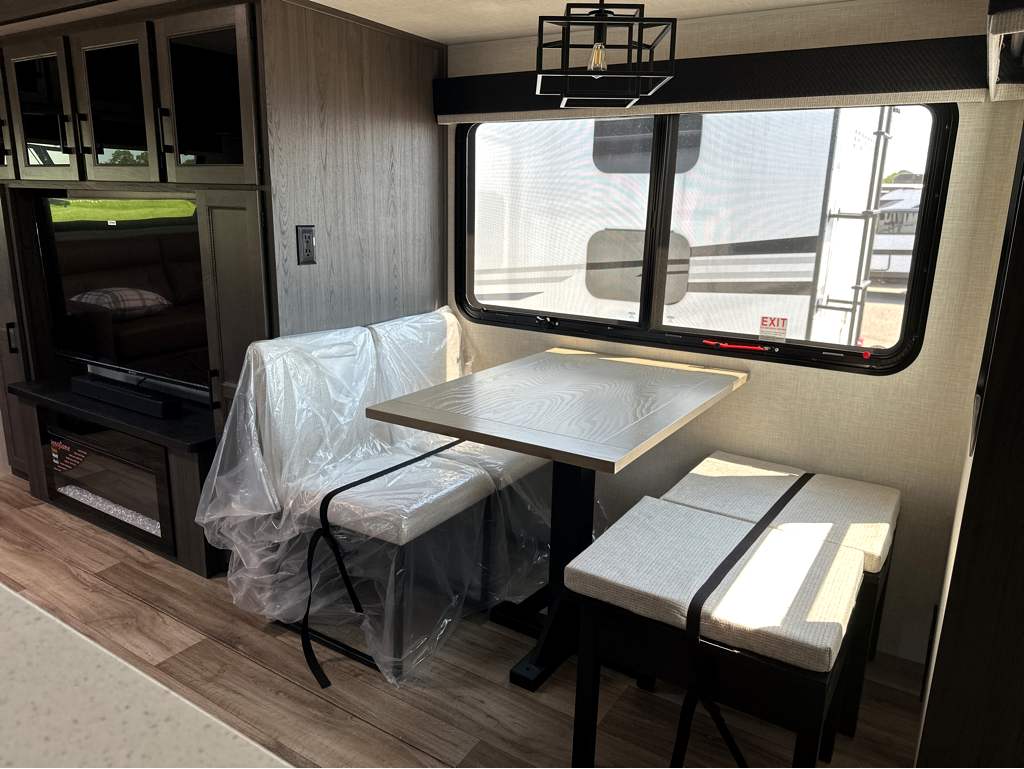2026 VENTURE RV SPORTTREK 333VMI - Image 9