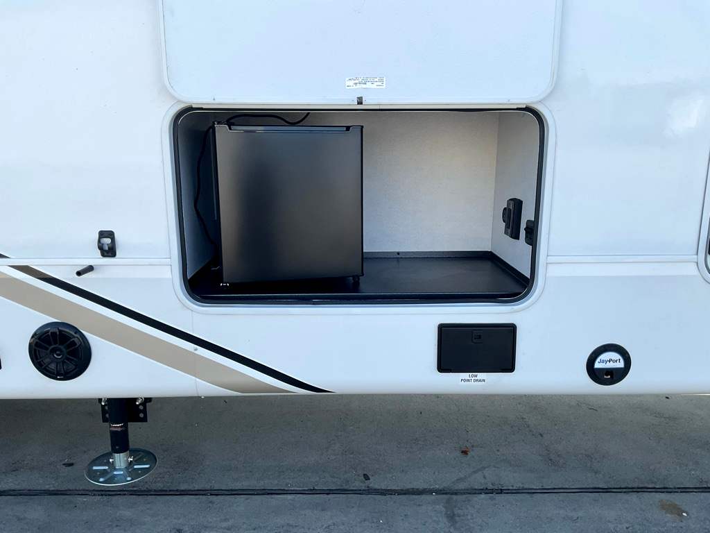 2027 JAYCO Eagle 355 MBQS - Image 32