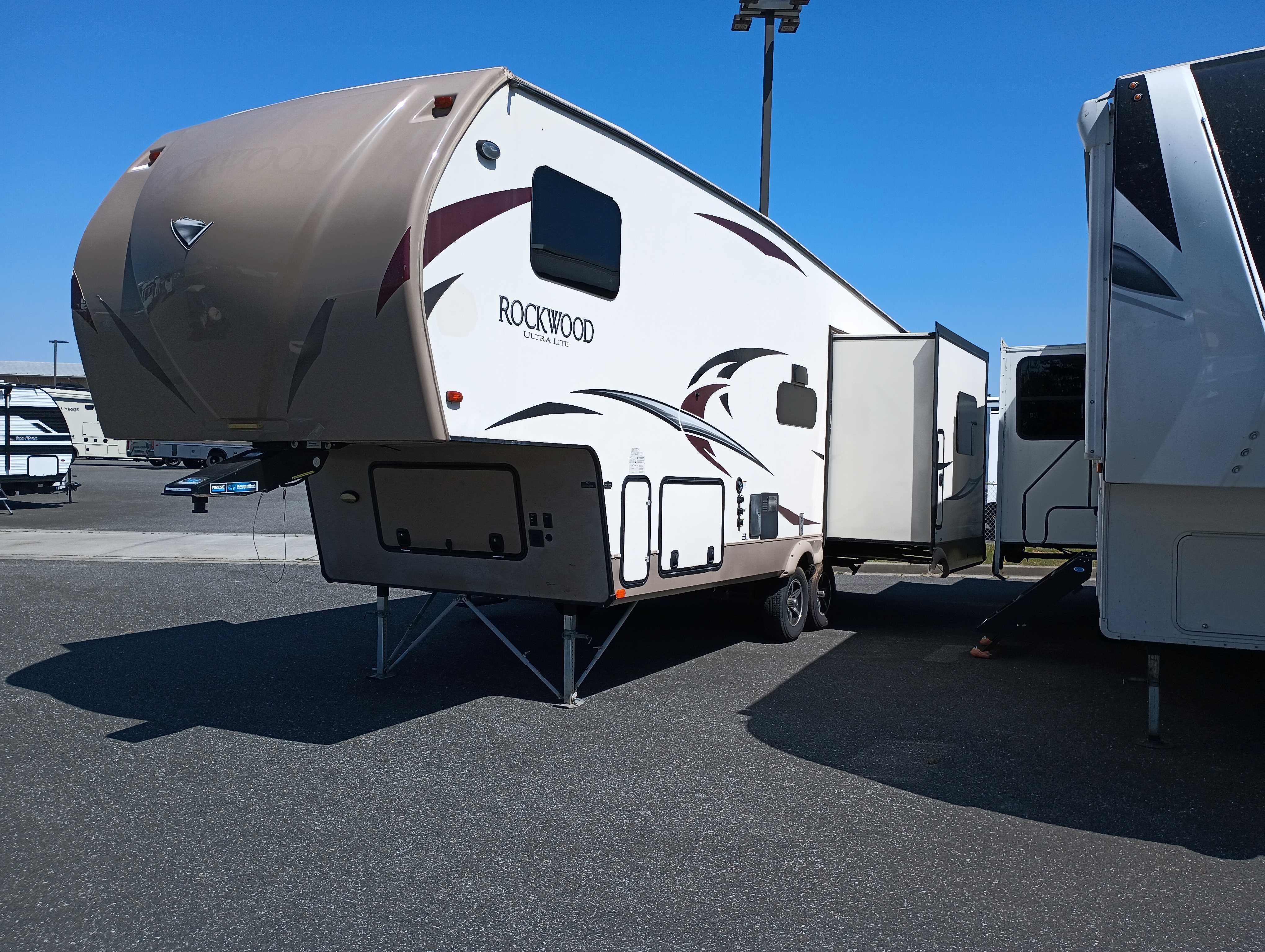 2015 Forest River Rockwood Ultra Lite 2650WS - Image 3