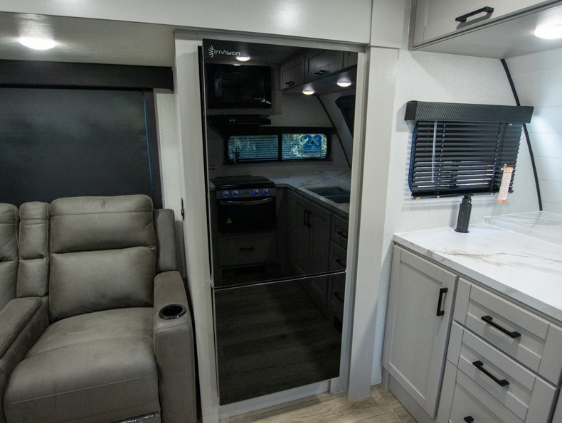2026 Jayco Jay Feather 24FK - Image 9