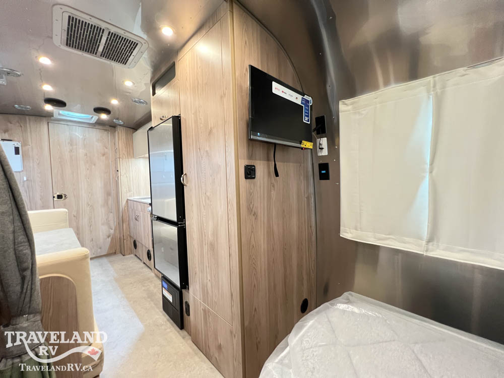 2027 Airstream Flying Cloud 23FBQ - Image 26