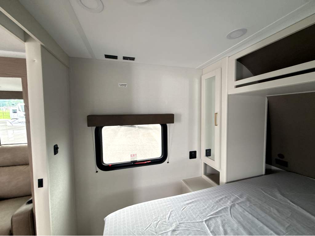 2026 GRAND DESIGN TRANSCEND 25MLX - Image 25