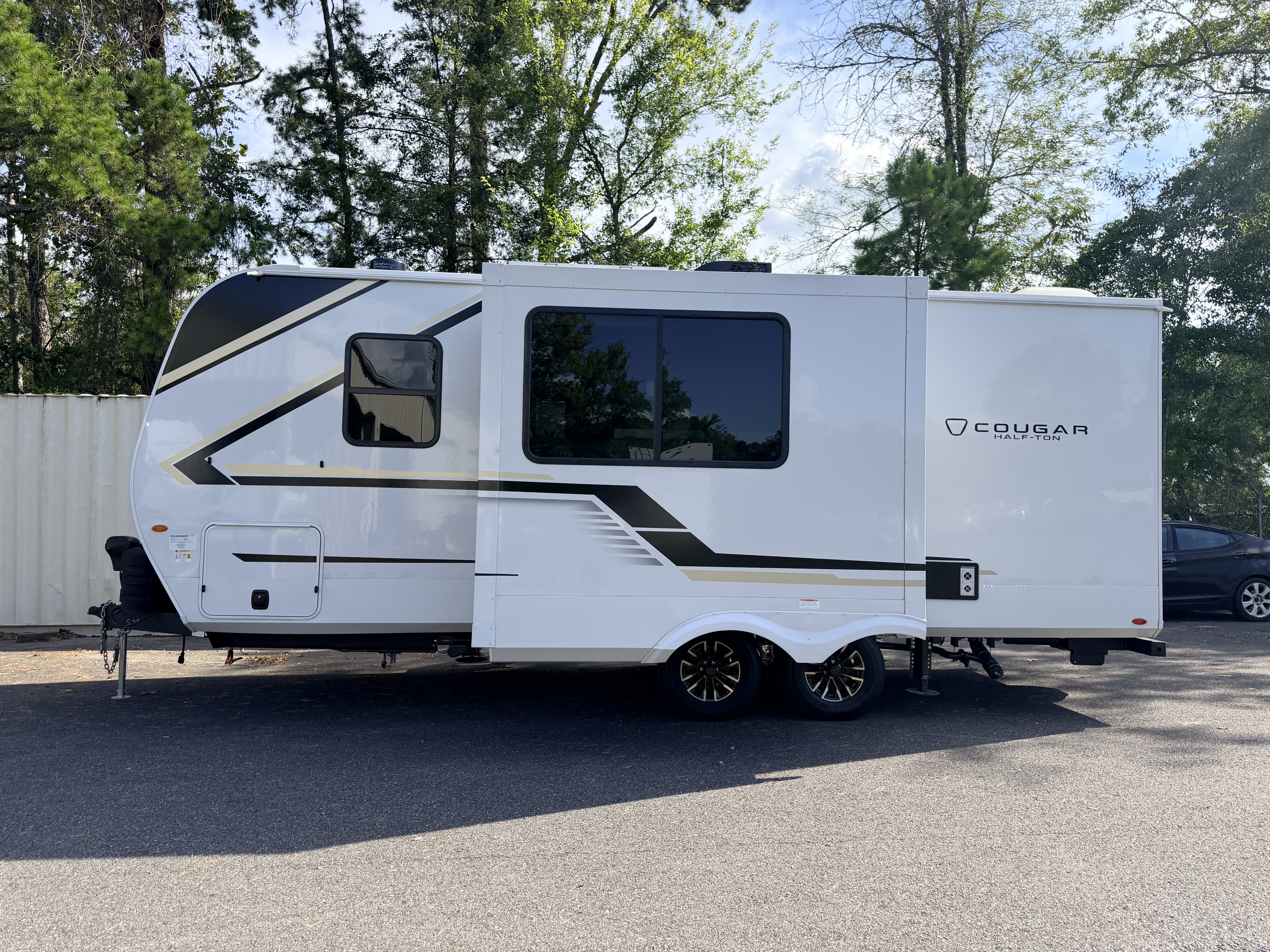 2027 Keystone COUGAR HALF-TON 21LBK - Image 4