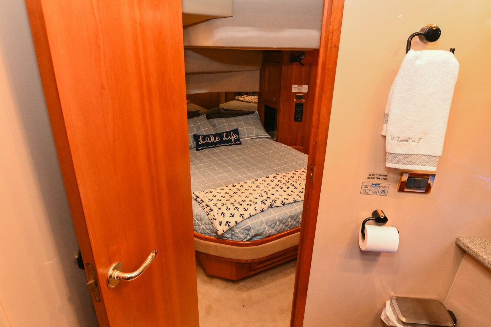 2002 Cruisers Yachts 5000 Sedan Sport - Image 73