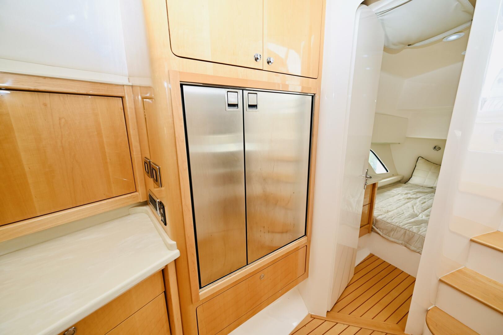 2019 Intrepid 475 Sport Yacht - Image 17