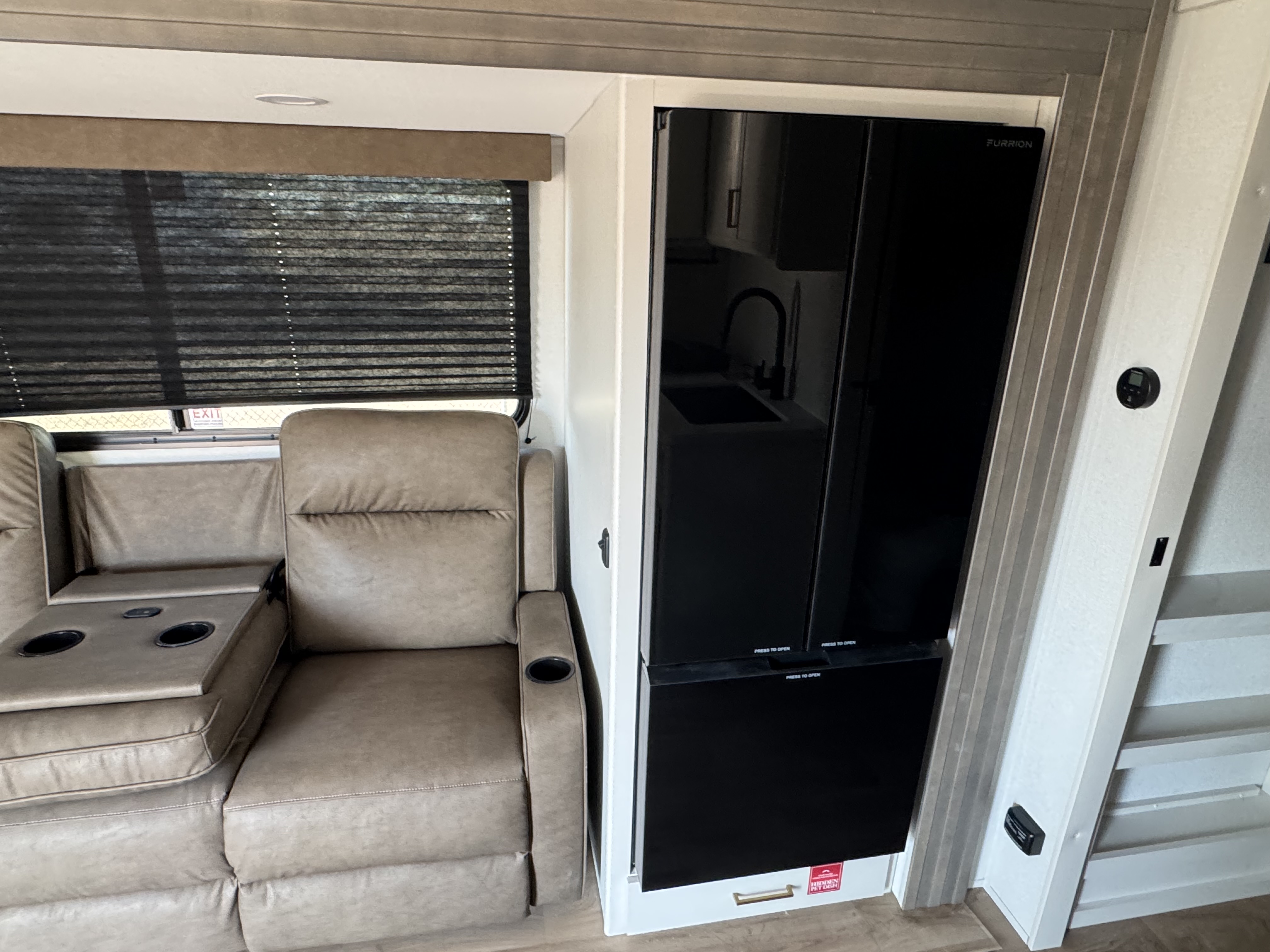 2027 GRAND DESIGN TRANSCEND 265BHT - Image 17
