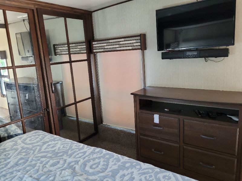 2018 Palomino Columbus 298RL - Image 21