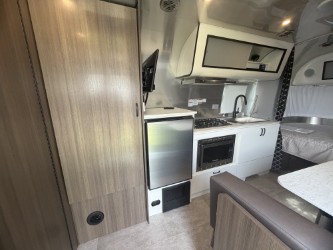 2022 AIRSTREAM CARAVEL 22FB - Image 4