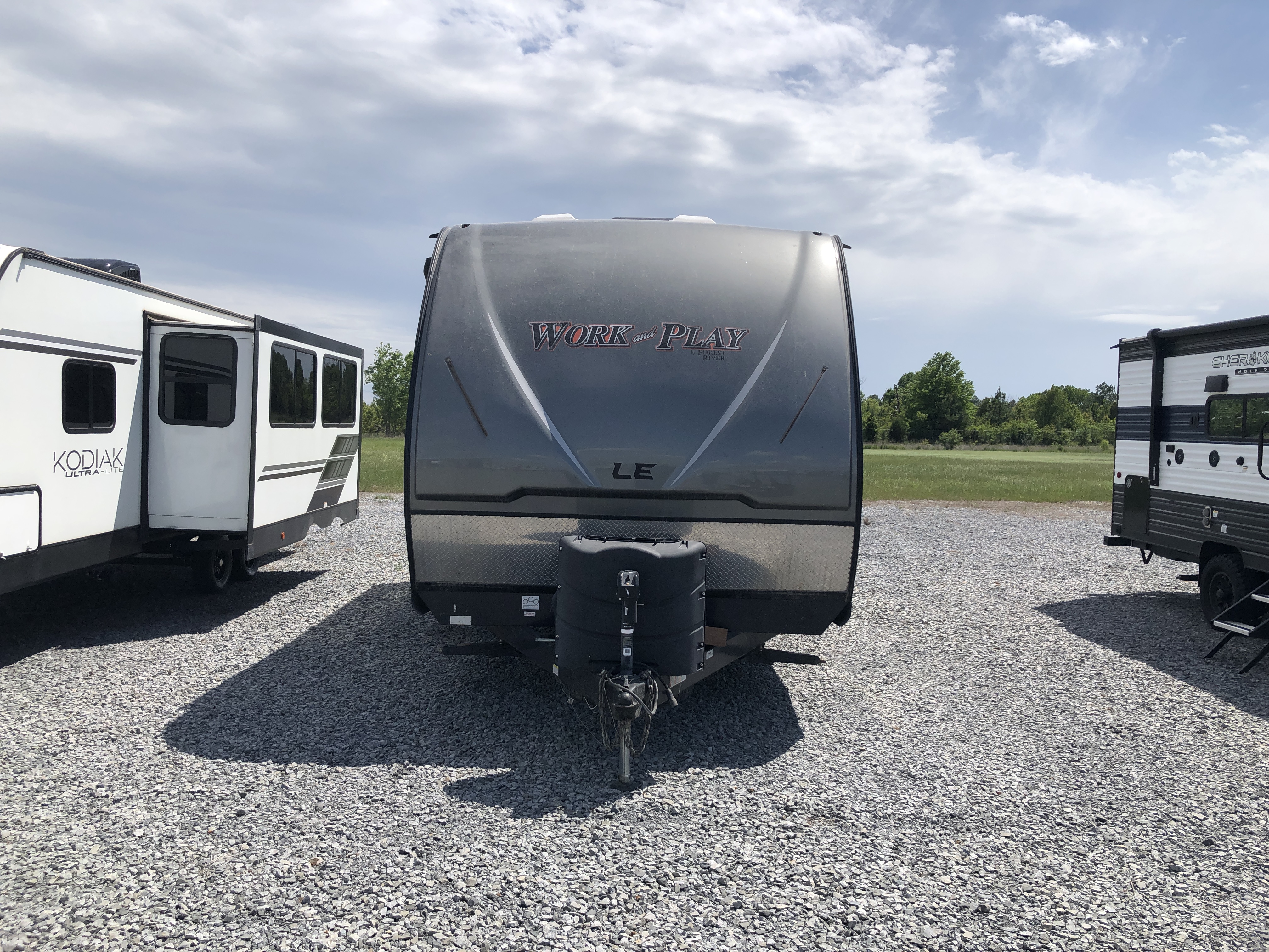 2019 WORK AND PLAY LE TOY HAULER 19WLE - Image 2