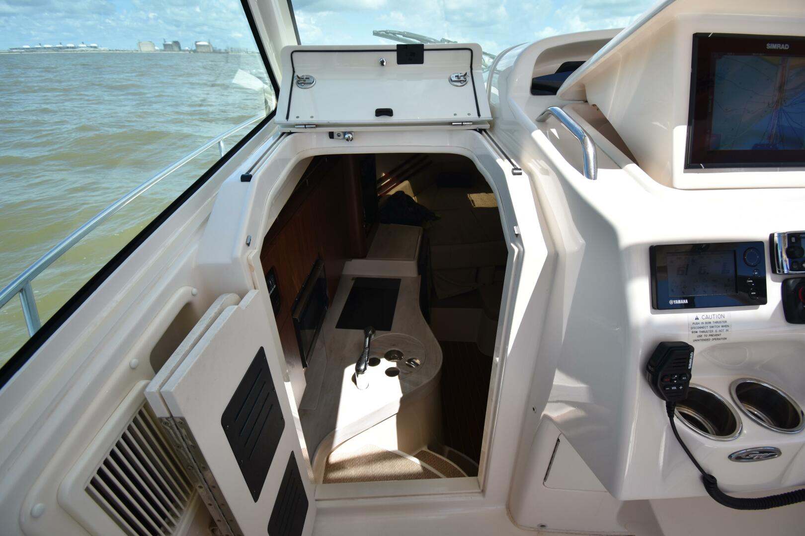 2016 Grady-White 330 Express - Image 15