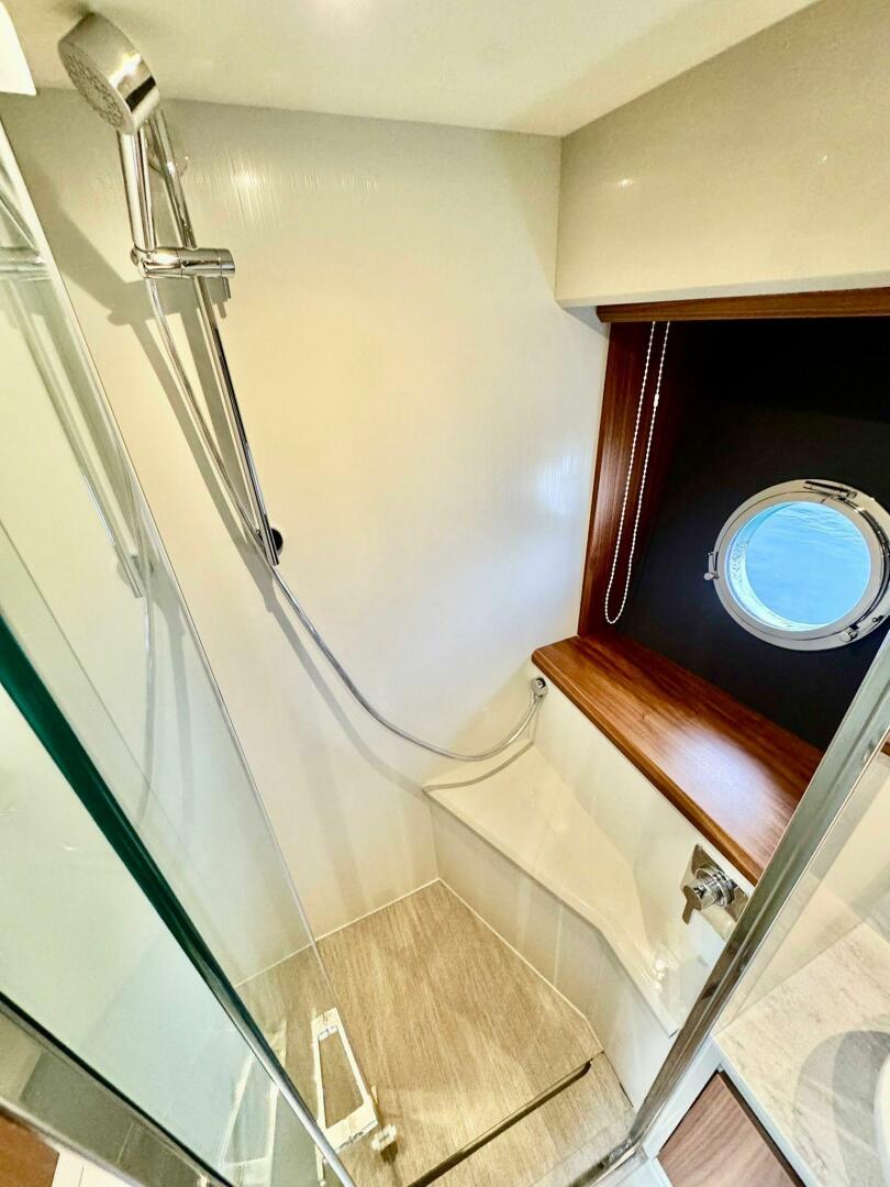2016 Absolute 45 Sport Yacht - Image 76