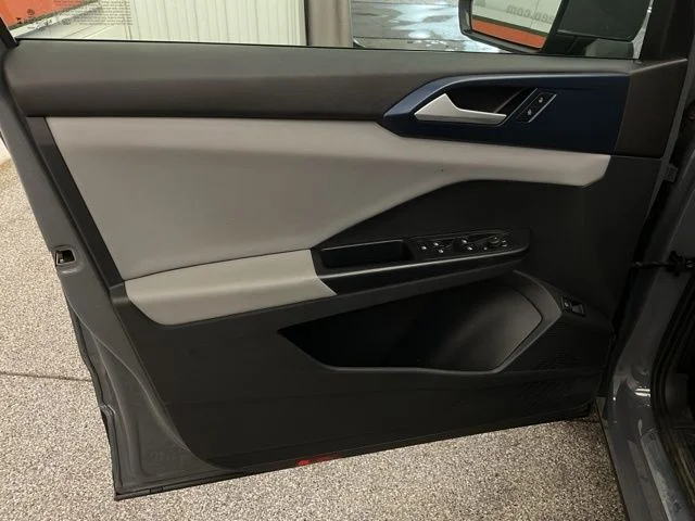 2023 Volkswagen Taos Utility 4D SE Sunroof 2WD - Image 11