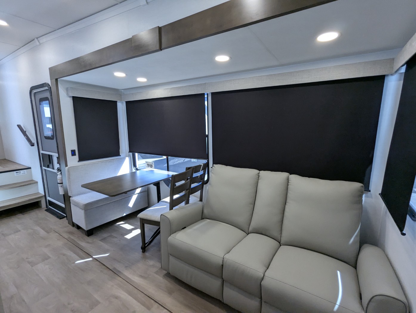 2027 Alliance RV Avenue 32RLS - Image 23