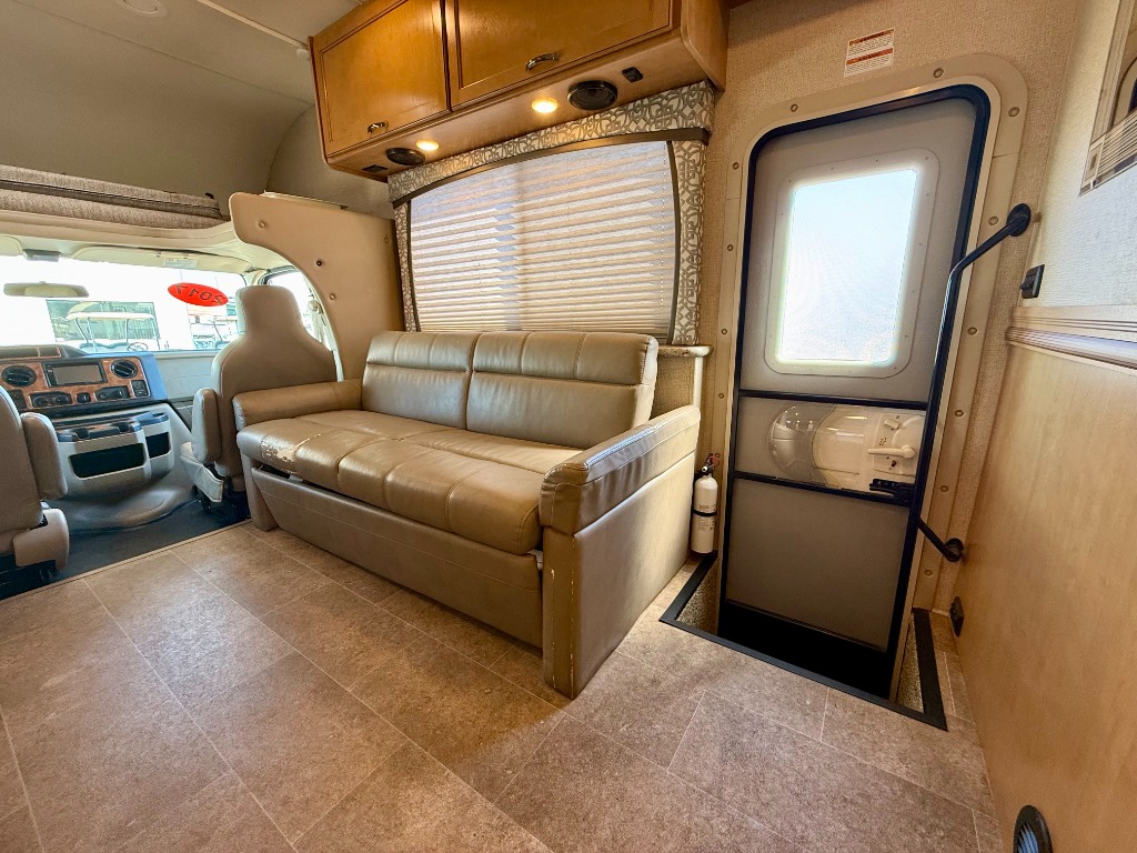 2017 Chateau 28Z - Image 17