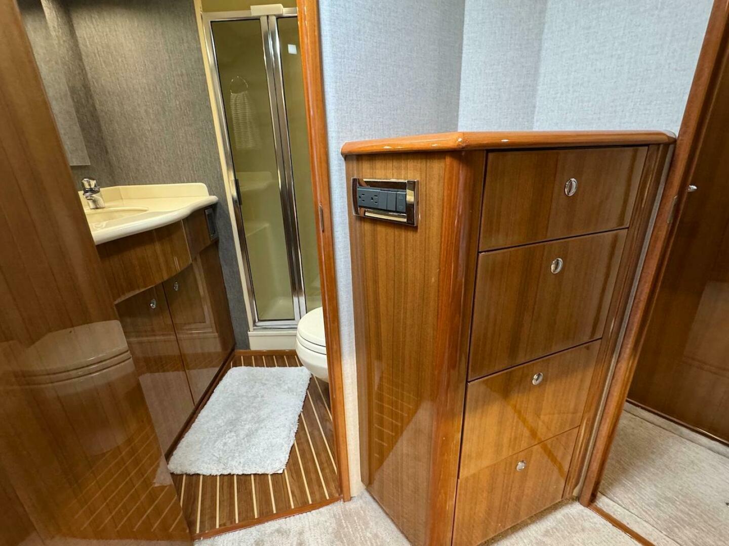 2007 VIKING 52 Convertible Base - Image 17