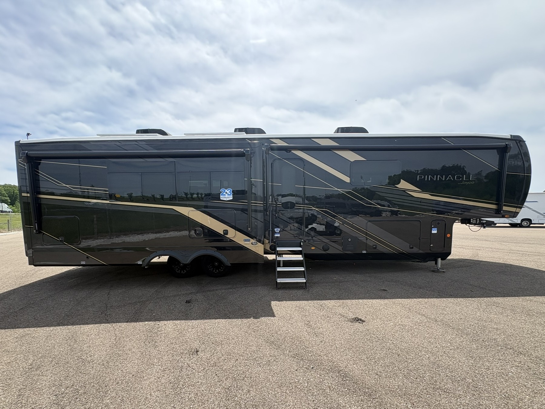 2026 JAYCO PINNACLE 38FBRK - Image 6