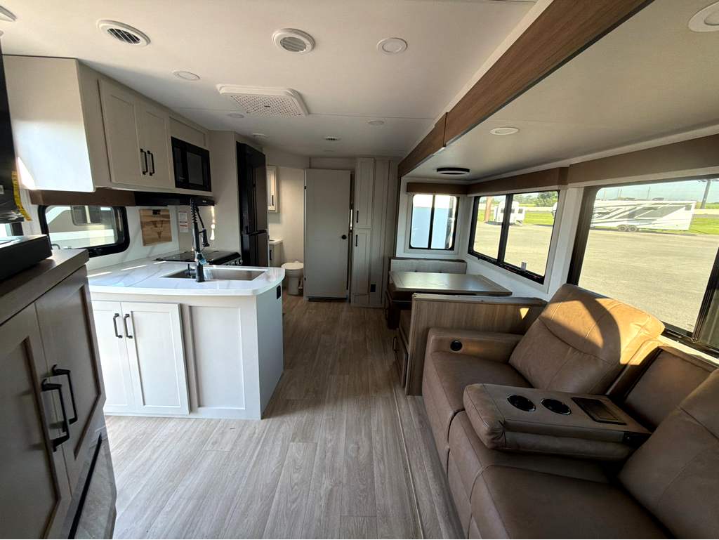 2027 VENTURE RV SPORTTREK 343VBH - Image 27