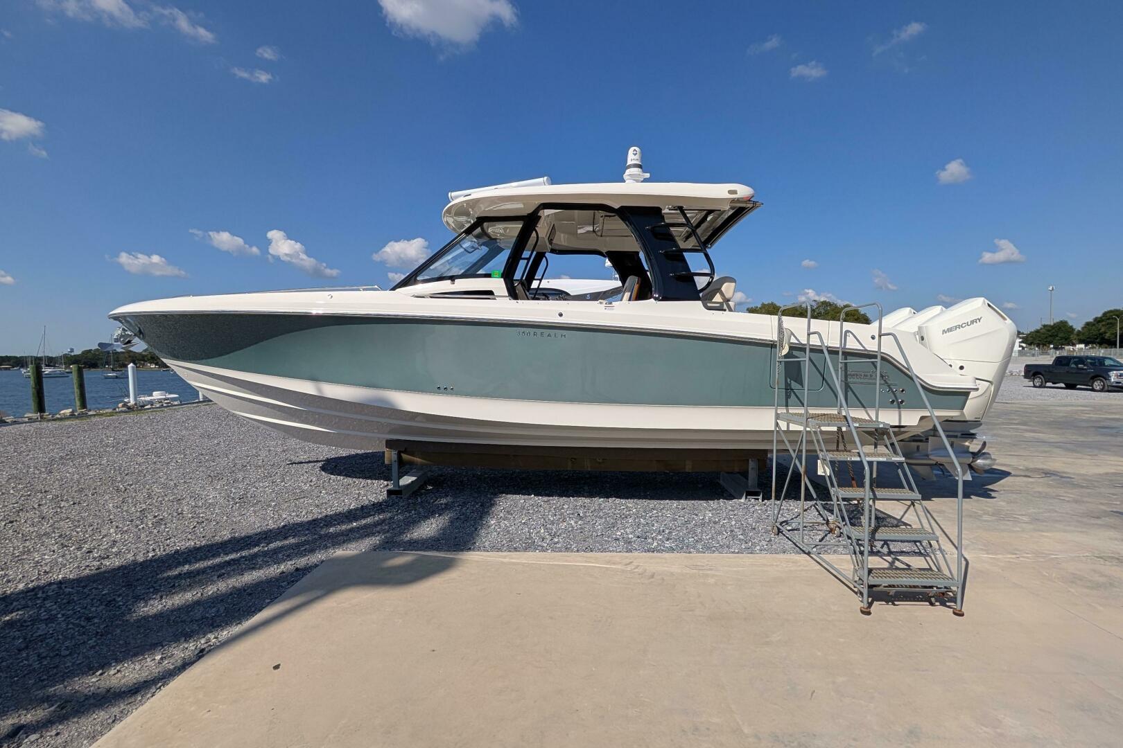 2024 Boston Whaler 350 Realm - Image 21
