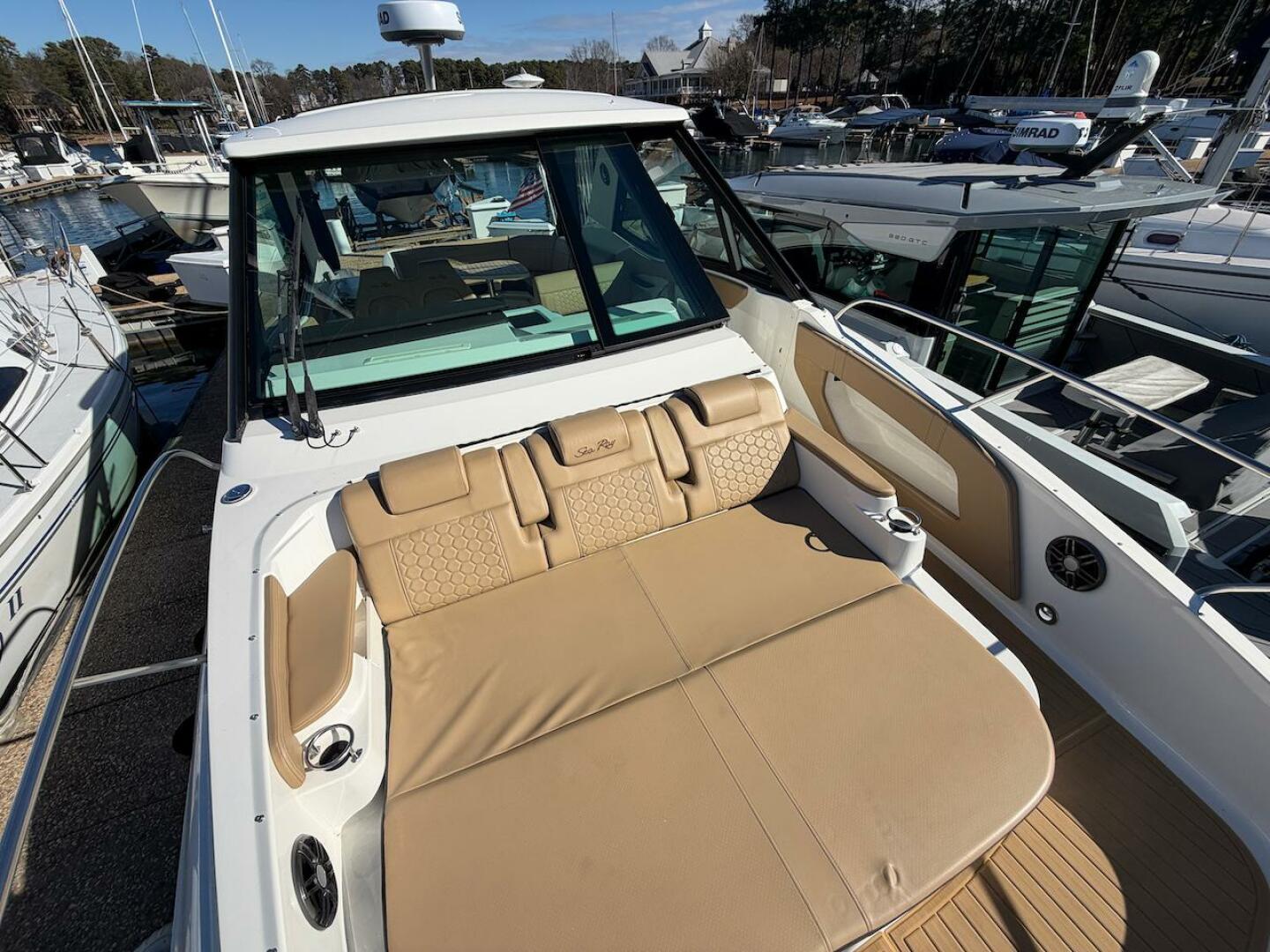 2023 Sea Ray 320 Outboard - Image 18