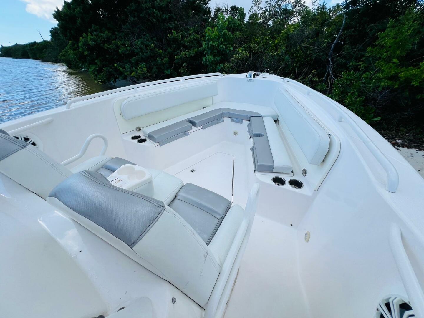 2012 Everglades 295 Center Console - Image 12