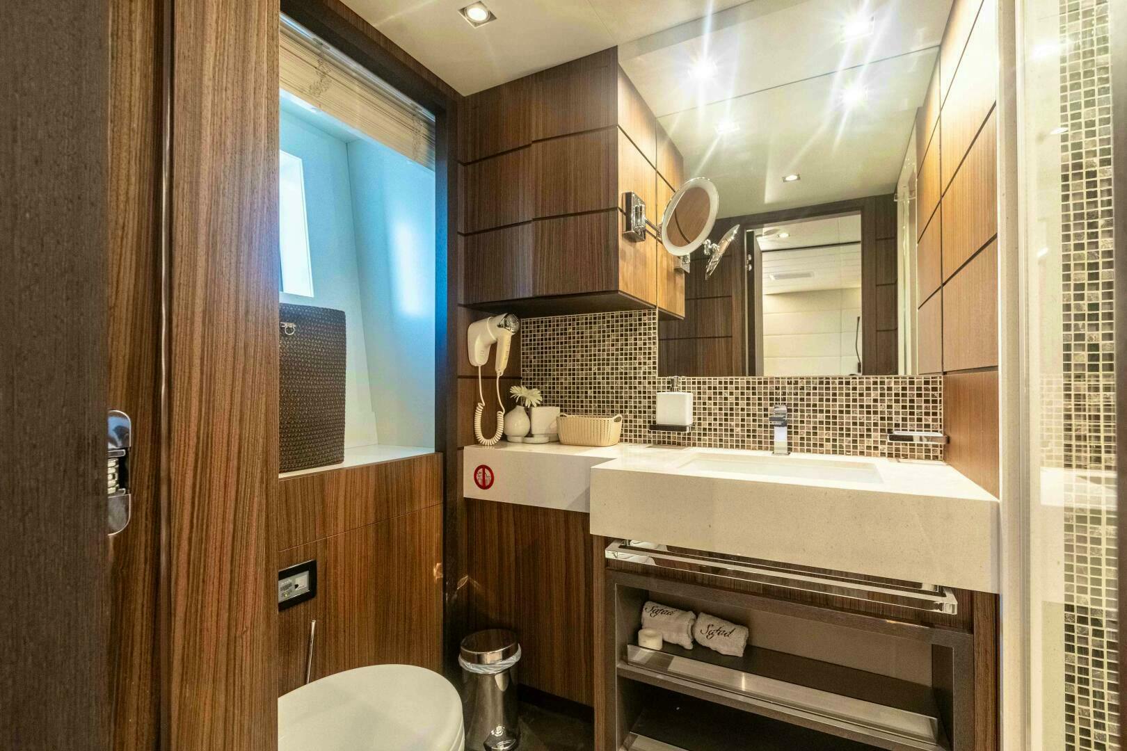 2015 Benetti Benetti Classic 121 - Image 46