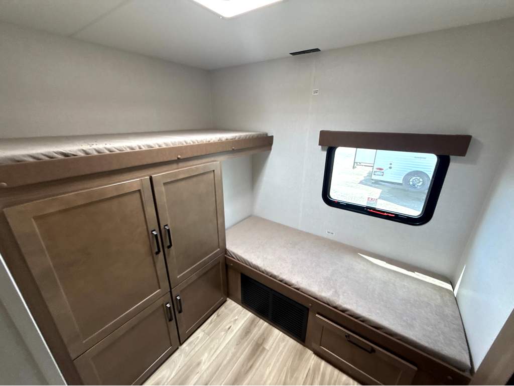 2027 VENTURE RV SPORTTREK 333VIK - Image 26