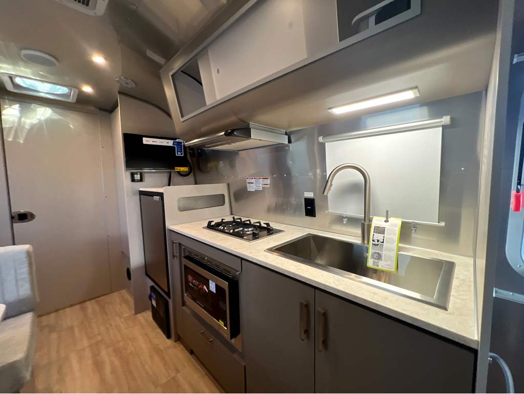 2027 AIRSTREAM CARAVEL 22FB - Image 7