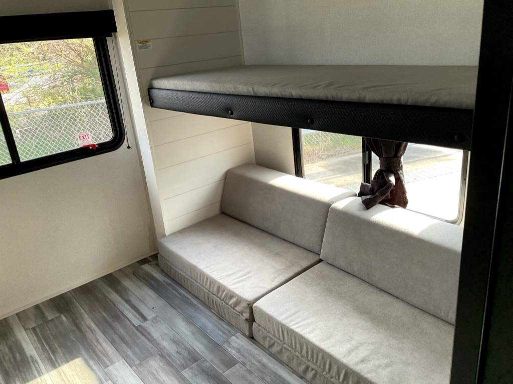 2026 JAYCO Jay Flight 325 BHT SLX - Image 20