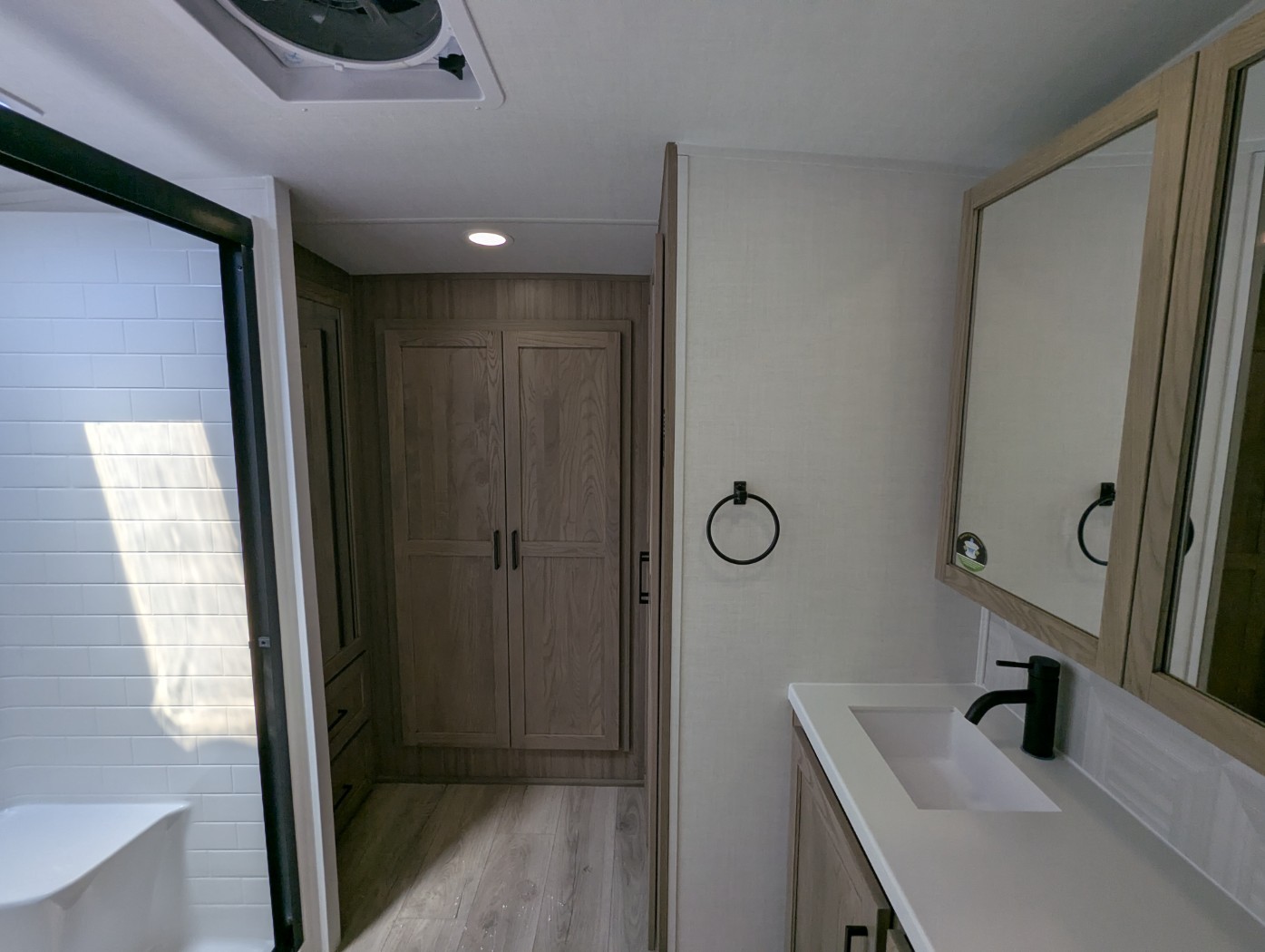 2026 Forest River Rockwood Signature 401SFB - Image 8