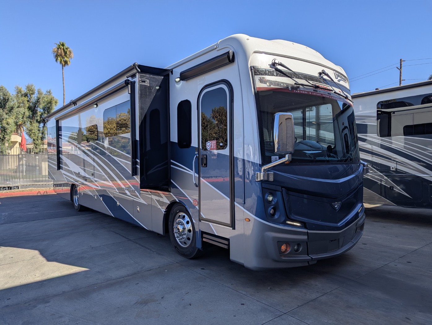 2026 Fleetwood Discovery 38W - Image 1