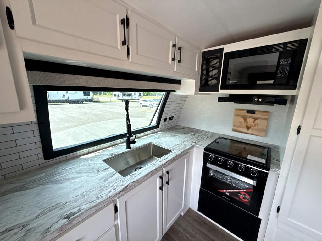 2026 VENTURE RV SPORTTREK 251VFK - Image 25