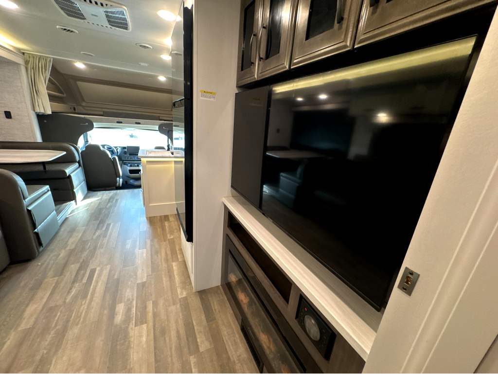 2025 JAYCO GREYHAWK 30Z - Image 25