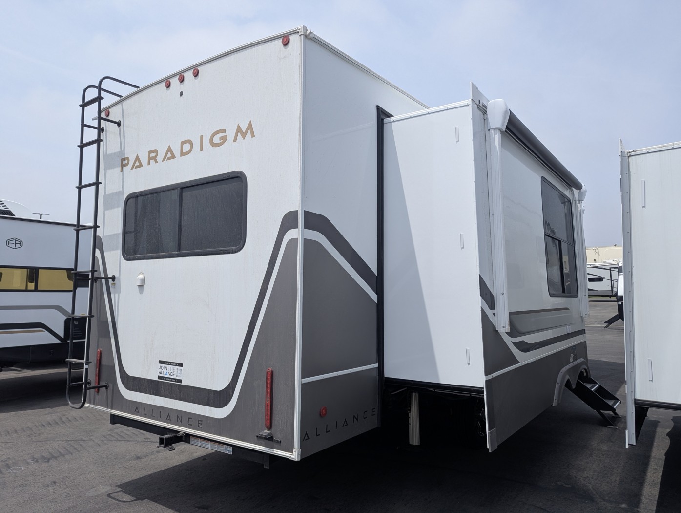 2026 Alliance RV Paradigm 312RK - Image 4
