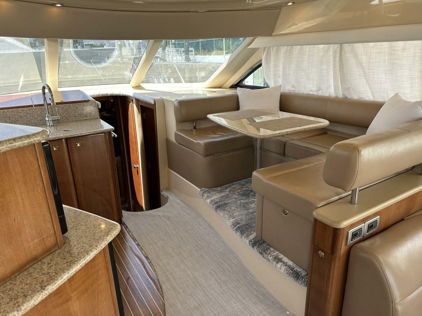2007 Meridian 411 Sedan Bridge - Image 30