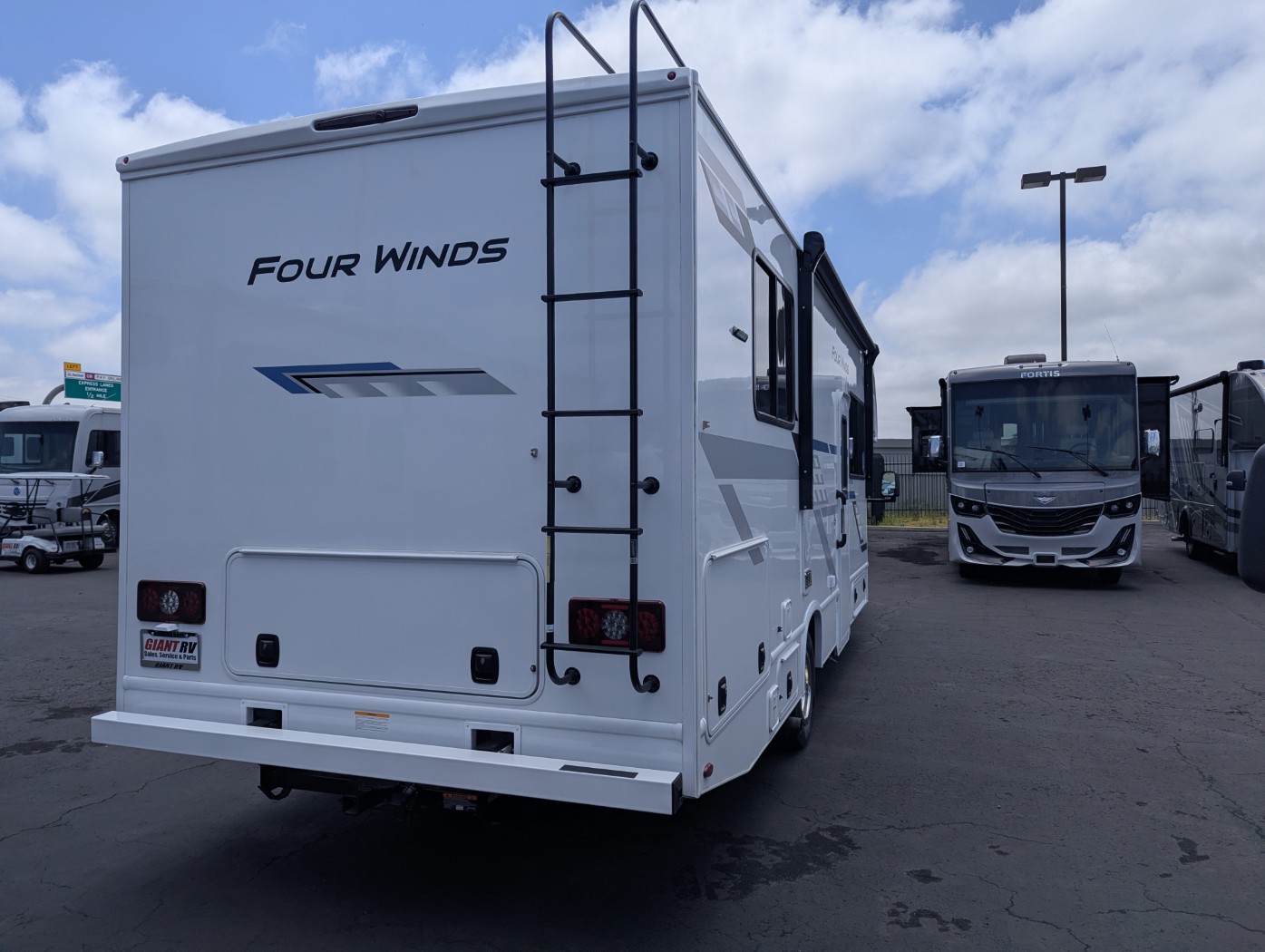 2027 Thor Motor Coach Four Winds 28Z - Image 5
