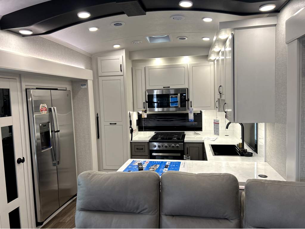 2025 JAYCO NORTH POINT 365RKTS - Image 12