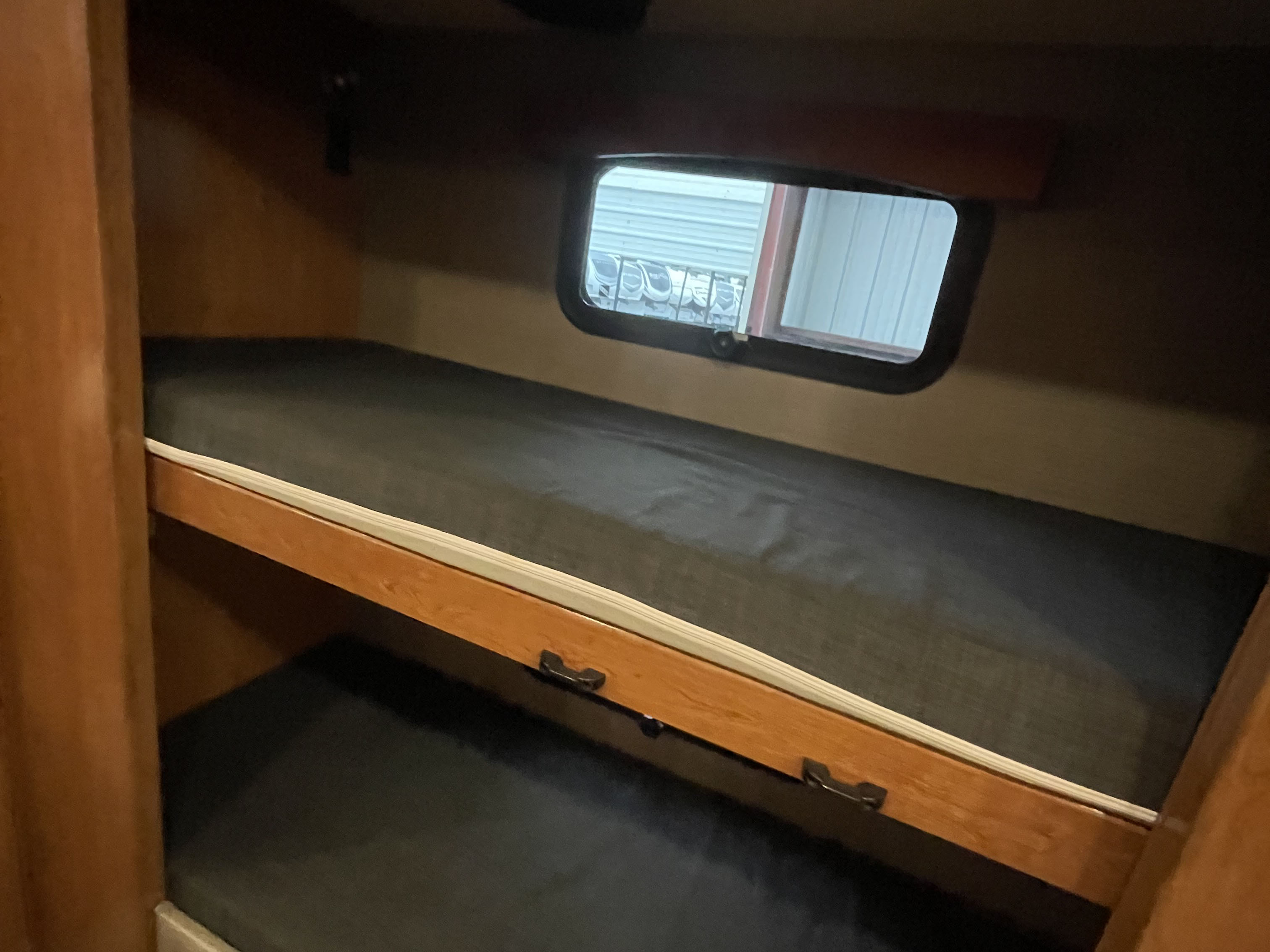 2018 Fleetwood DISCOVERY 38N - Image 11