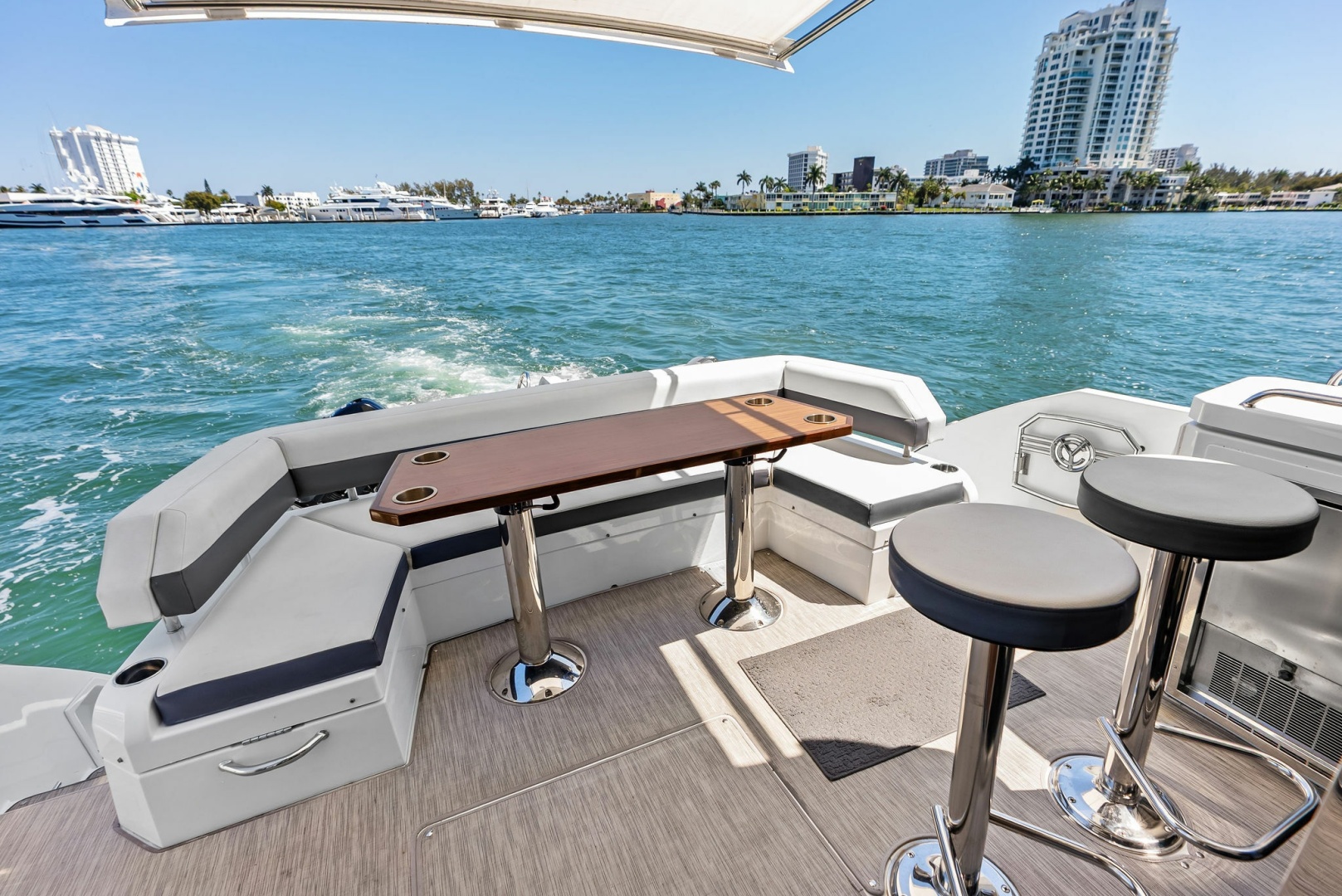 2019 Cruisers Yachts 54 Cantius - Image 22